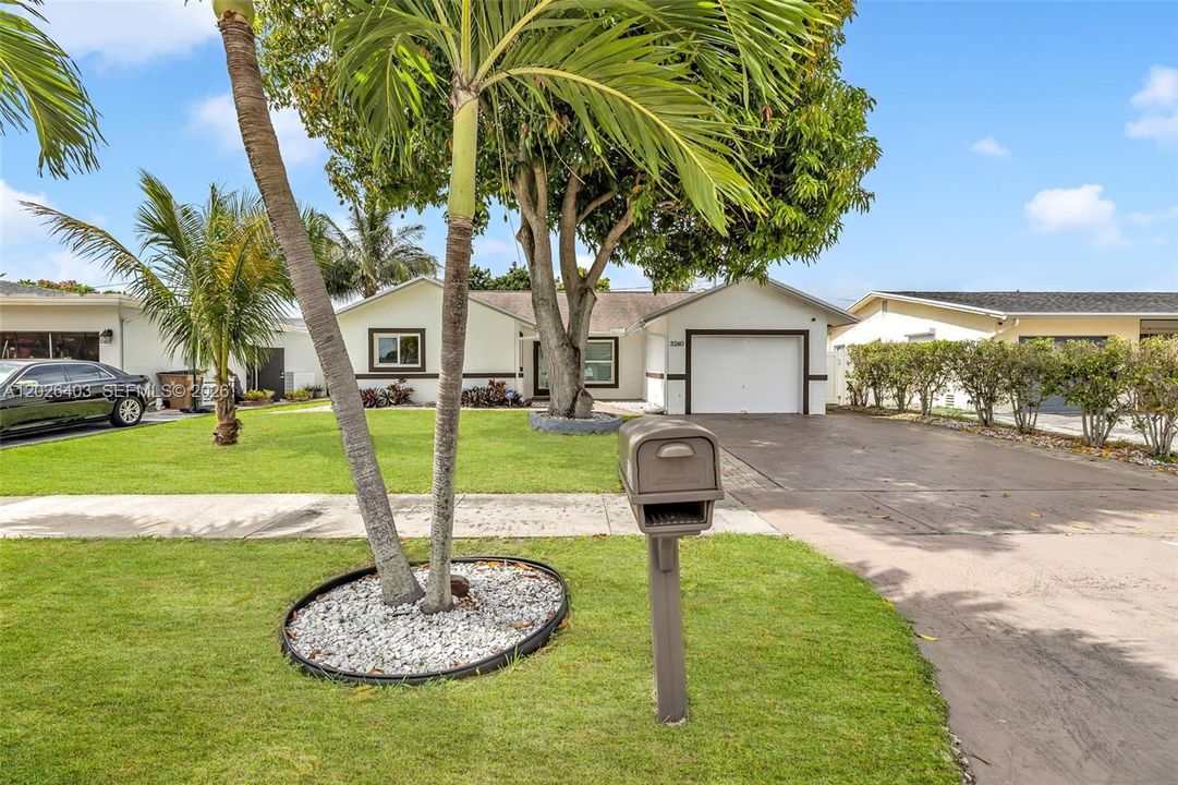 For Sale: $560,000 (3 beds, 2 baths, 1480 Square Feet)