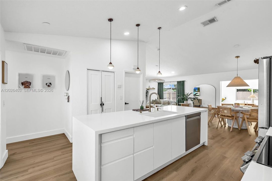 For Sale: $560,000 (3 beds, 2 baths, 1480 Square Feet)