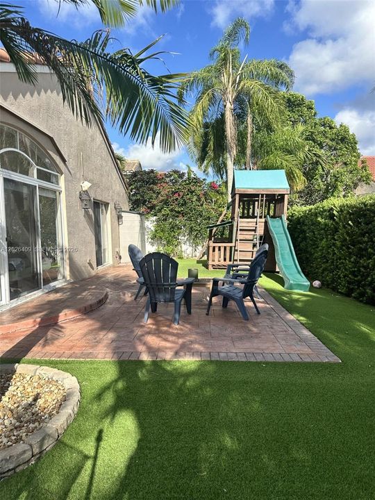 En Renta: $4,300 (3 camas, 2 baños, 1942 Pies cuadrados)