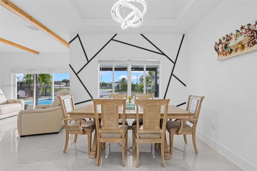 En Venta: $1,150,000 (4 camas, 2 baños, 2338 Pies cuadrados)