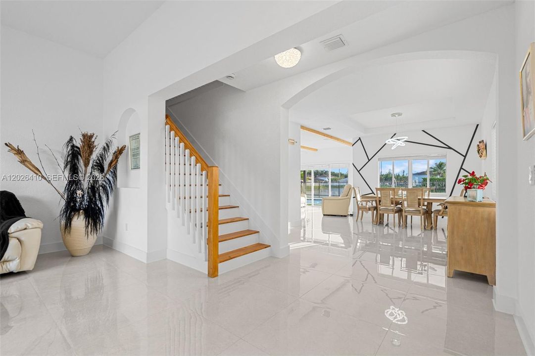 En Venta: $1,150,000 (4 camas, 2 baños, 2338 Pies cuadrados)