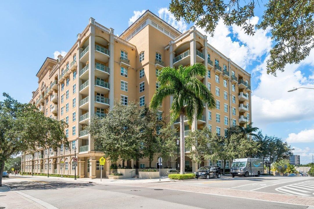 Boutique Elegance - Metropolitan Condo