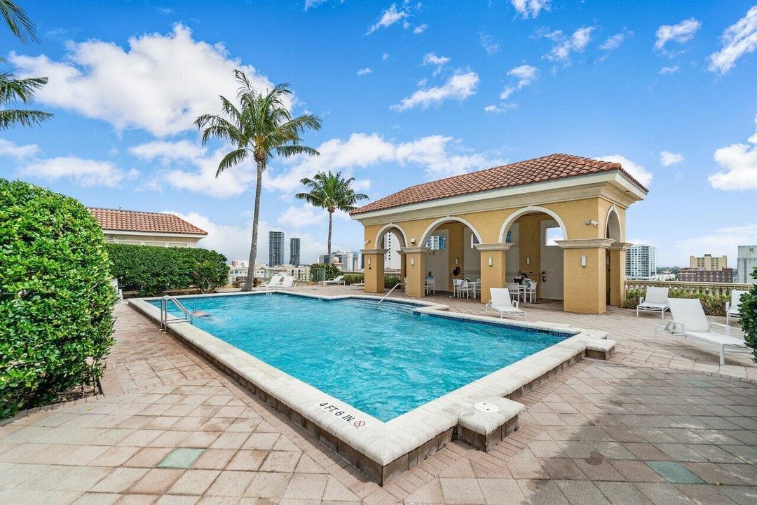 Rooftop Resort-Style Heated Pool