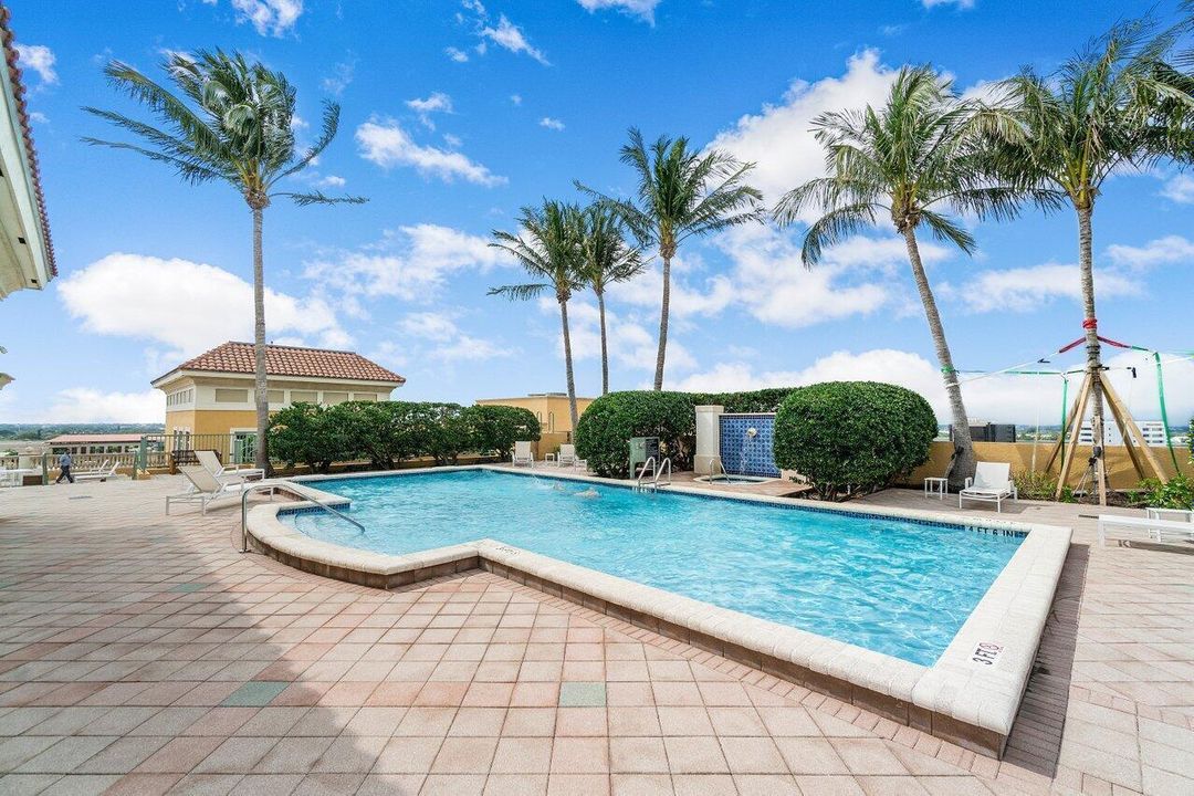 Rooftop Resort-Style Heated Pool & Spa