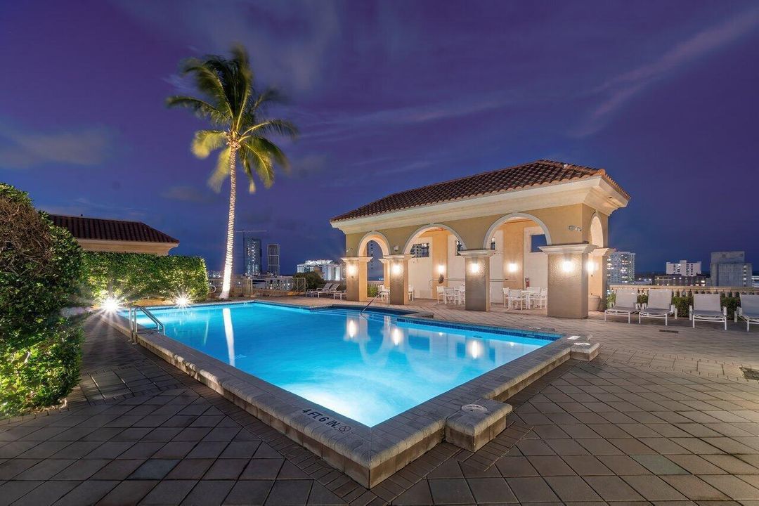 Rooftop Resort-Style Heated Pool