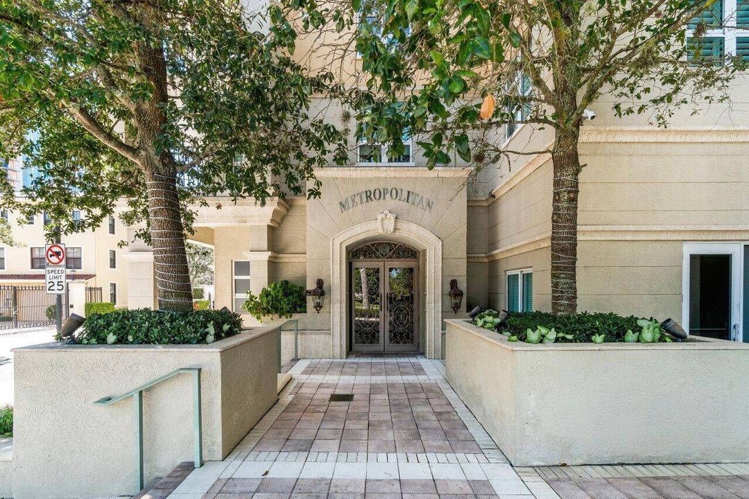Metropolitan Lobby Entrance