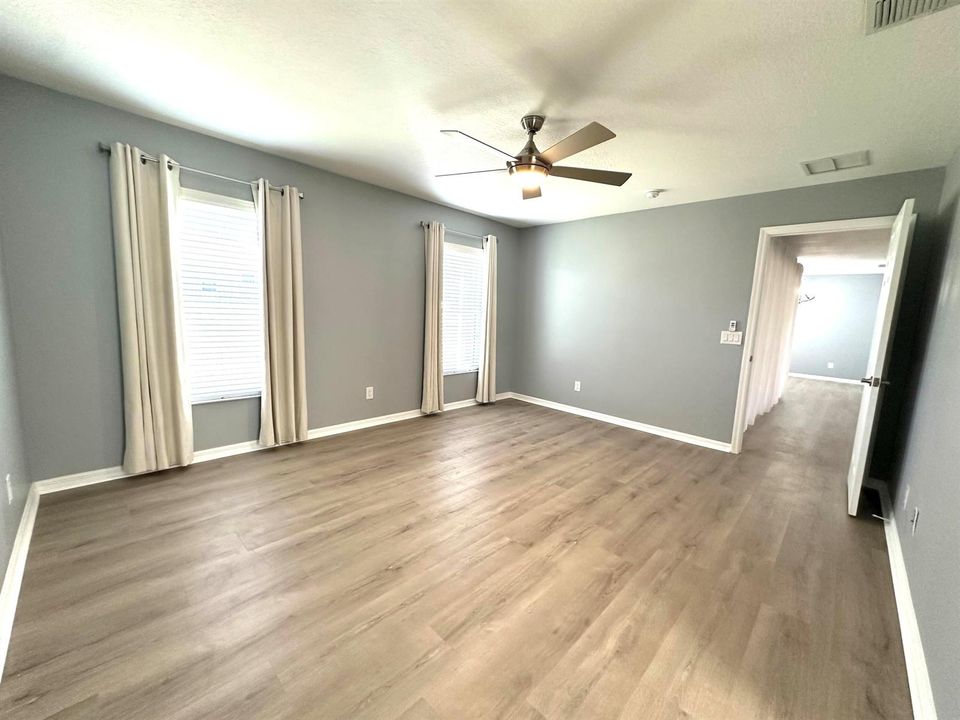 MASTER BEDROOM WITH ENSUITE BATHROOM