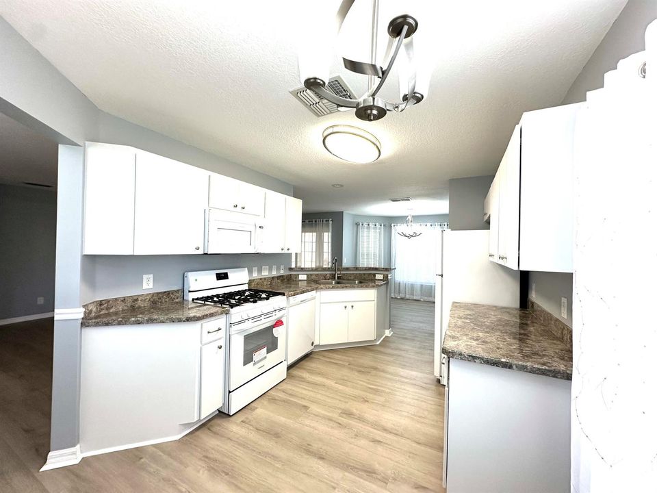 UPDATED KITCHEN - NEW FIXTURES