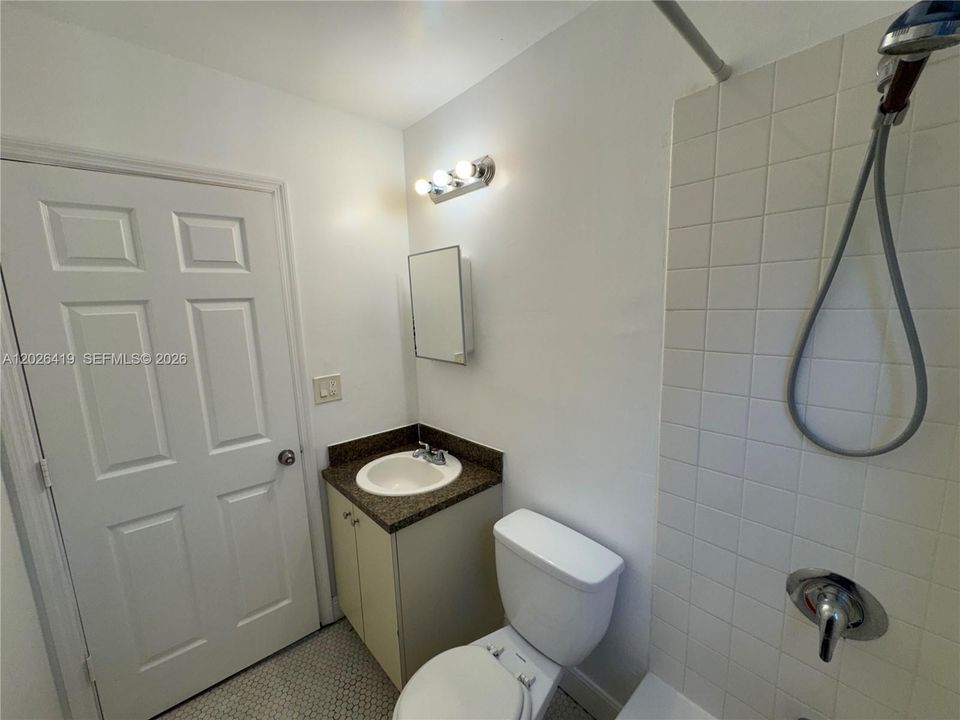 В аренду: $1,500 (0 спален, 1 ванн, 600 Квадратных фут)