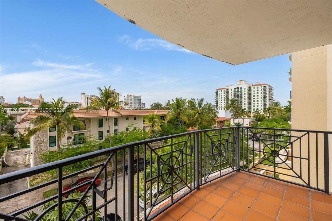 PRIVATE BALCONY