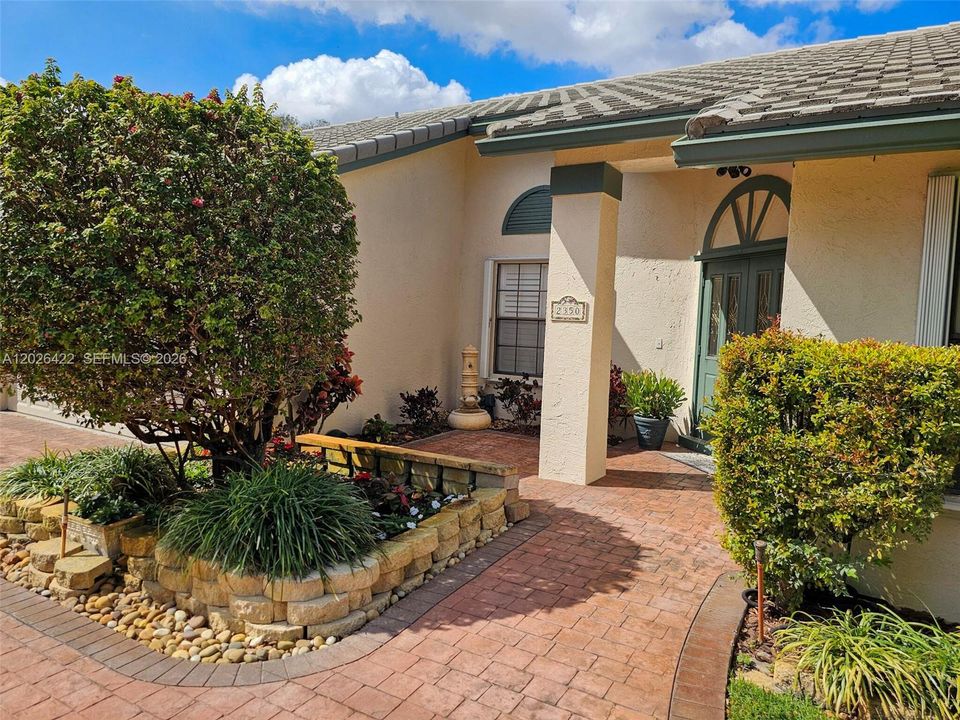 For Sale: $659,000 (3 beds, 2 baths, 1806 Square Feet)