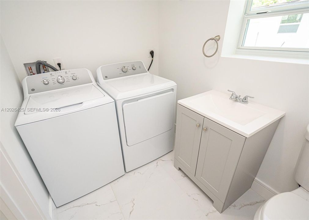 For Sale: $749,000 (4 beds, 3 baths, 2772 Square Feet)