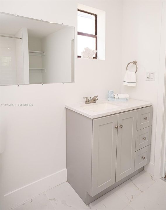 En Venta: $749,000 (4 camas, 3 baños, 2772 Pies cuadrados)