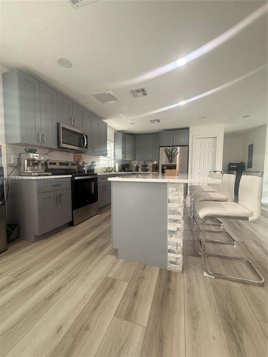 For Sale: $495,000 (3 beds, 2 baths, 1344 Square Feet)