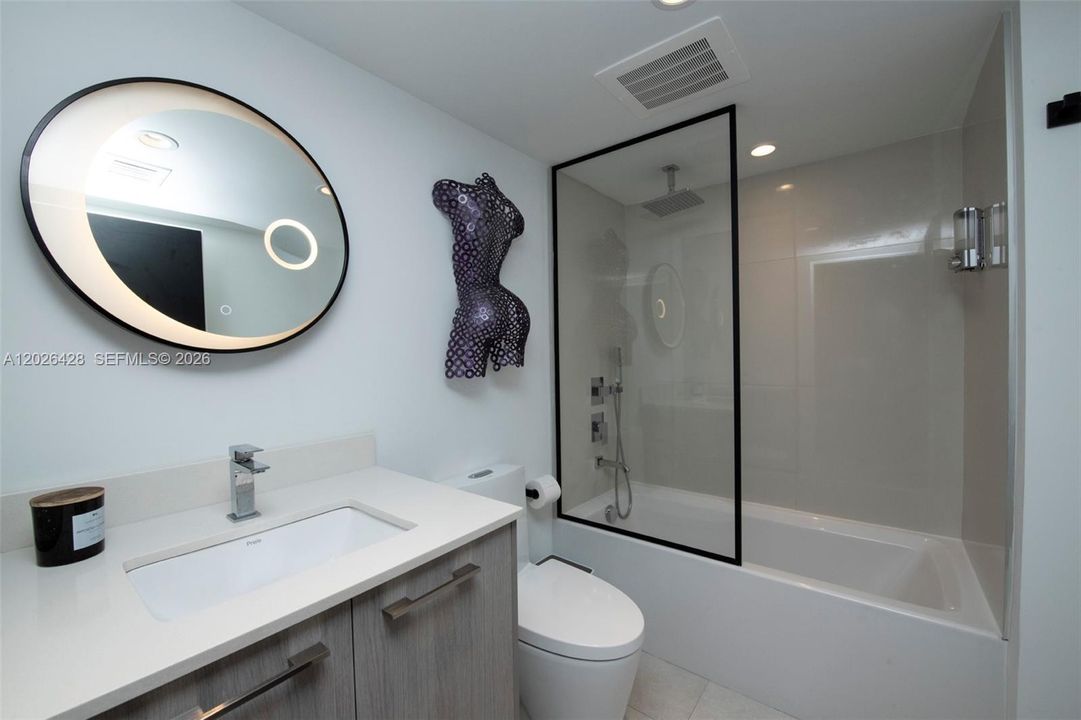 Active With Contract: $5,000 (1 beds, 2 baths, 959 Square Feet)