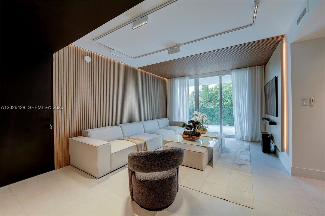Active With Contract: $5,000 (1 beds, 2 baths, 959 Square Feet)
