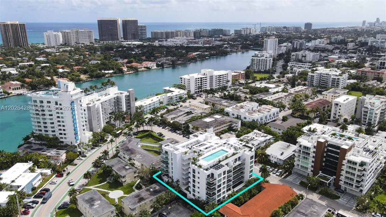 Active With Contract: $5,000 (1 beds, 2 baths, 959 Square Feet)