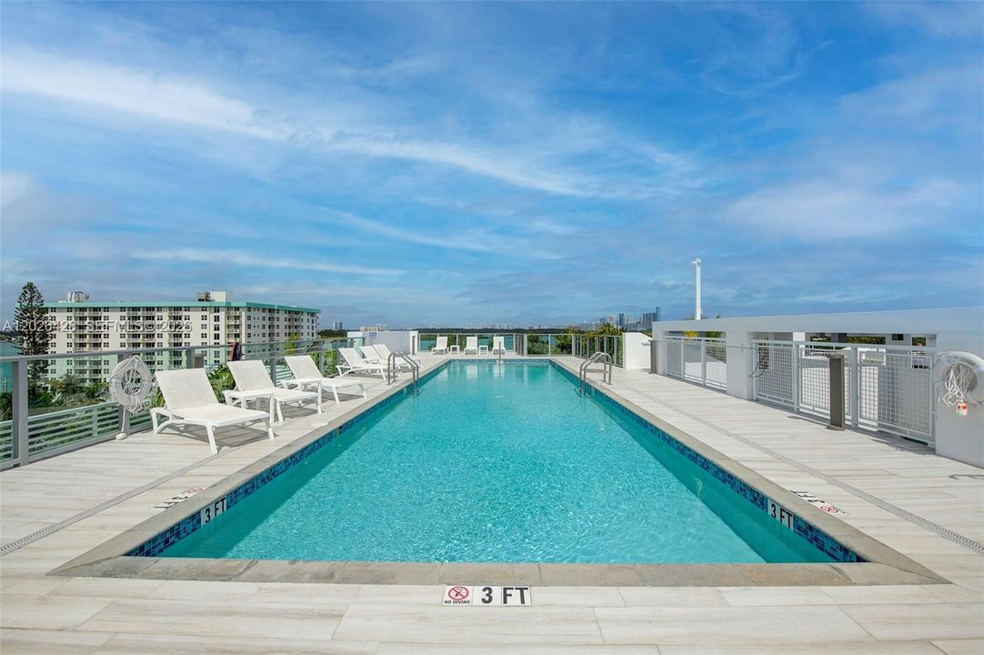 Active With Contract: $5,000 (1 beds, 2 baths, 959 Square Feet)