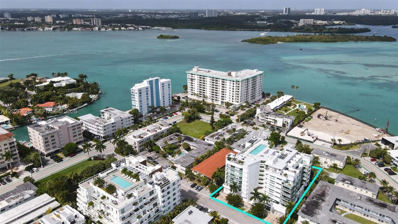 Active With Contract: $5,000 (1 beds, 2 baths, 959 Square Feet)