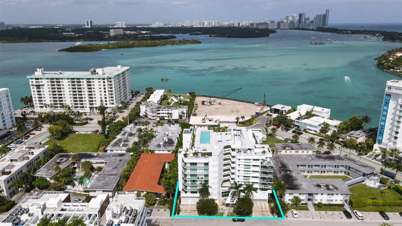 Active With Contract: $5,000 (1 beds, 2 baths, 959 Square Feet)