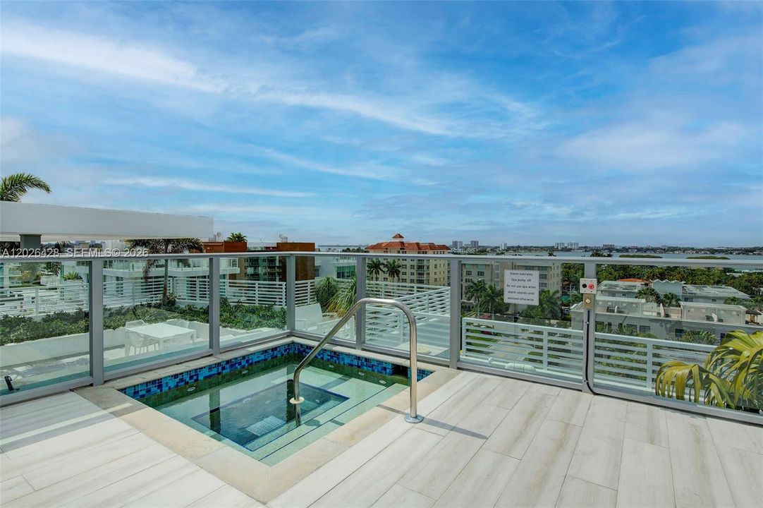 Active With Contract: $5,000 (1 beds, 2 baths, 959 Square Feet)