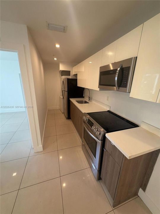 Active With Contract: $1,995 (2 beds, 1 baths, 550 Square Feet)