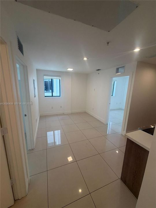 Active With Contract: $1,995 (2 beds, 1 baths, 550 Square Feet)