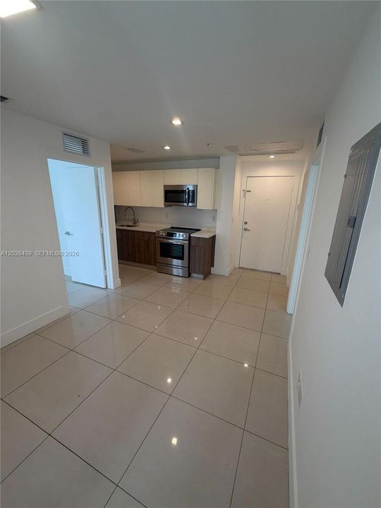 Active With Contract: $1,995 (2 beds, 1 baths, 550 Square Feet)
