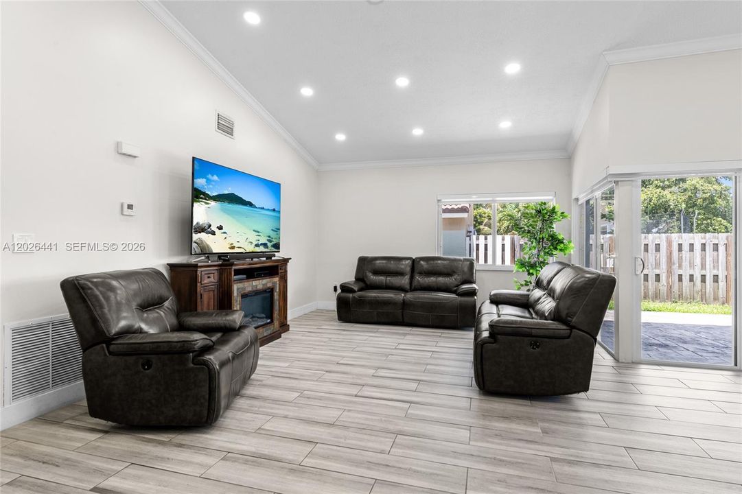 For Sale: $620,000 (3 beds, 2 baths, 1546 Square Feet)