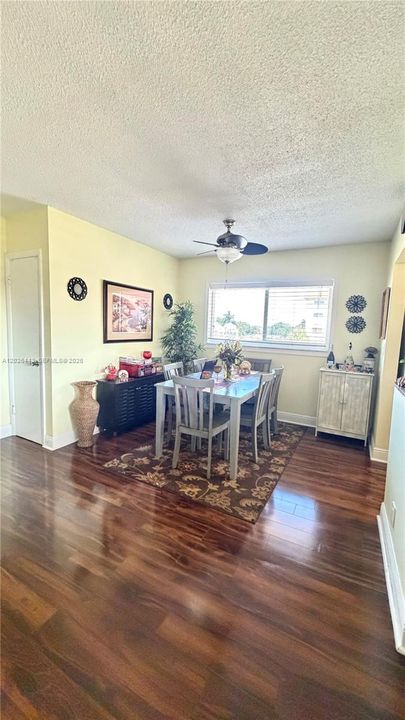 For Sale: $157,000 (2 beds, 2 baths, 880 Square Feet)