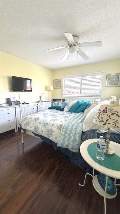 For Sale: $157,000 (2 beds, 2 baths, 880 Square Feet)
