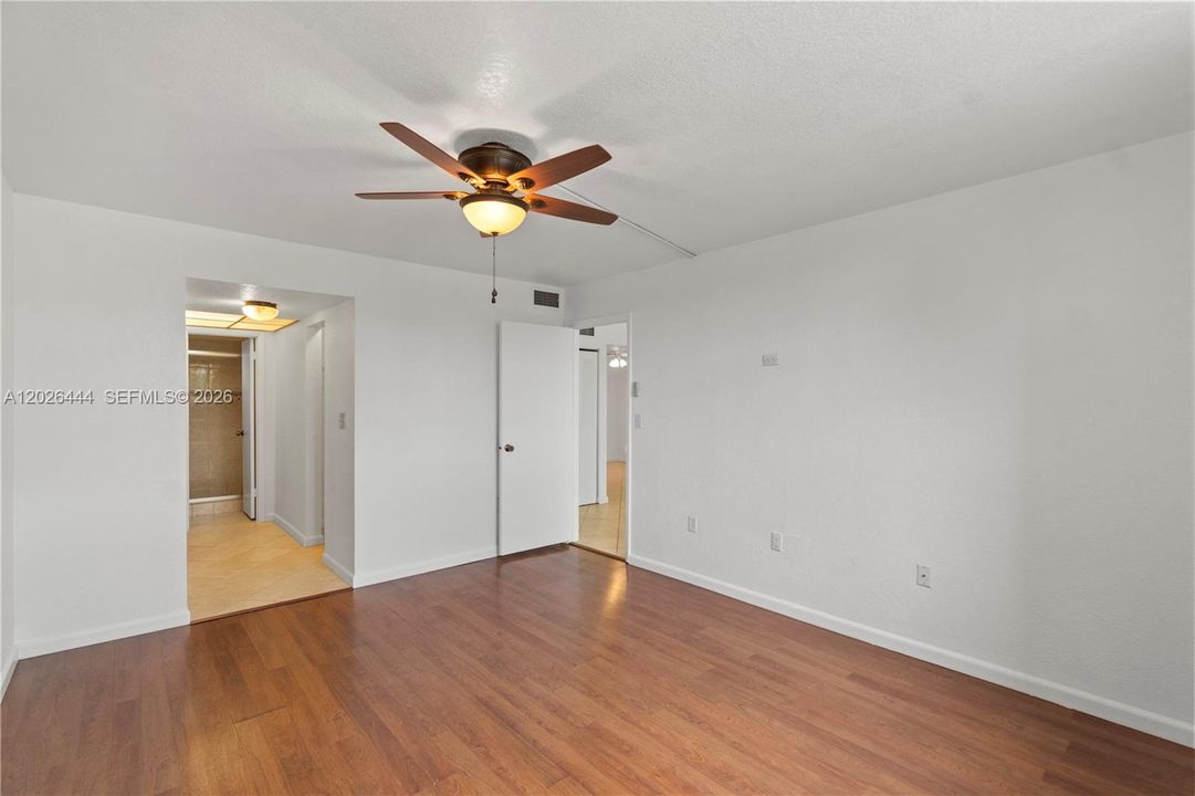 For Sale: $199,999 (2 beds, 2 baths, 1080 Square Feet)