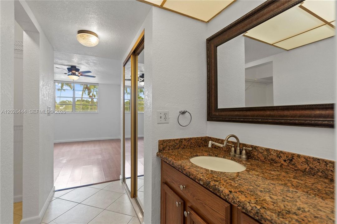 For Sale: $199,999 (2 beds, 2 baths, 1080 Square Feet)