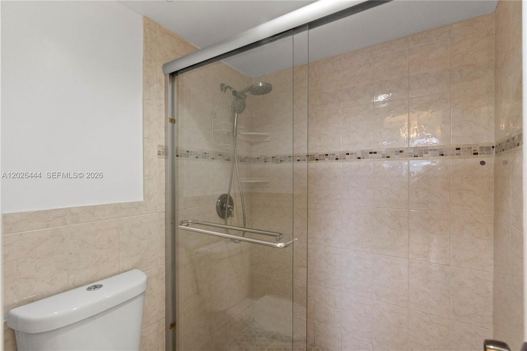 For Sale: $199,999 (2 beds, 2 baths, 1080 Square Feet)