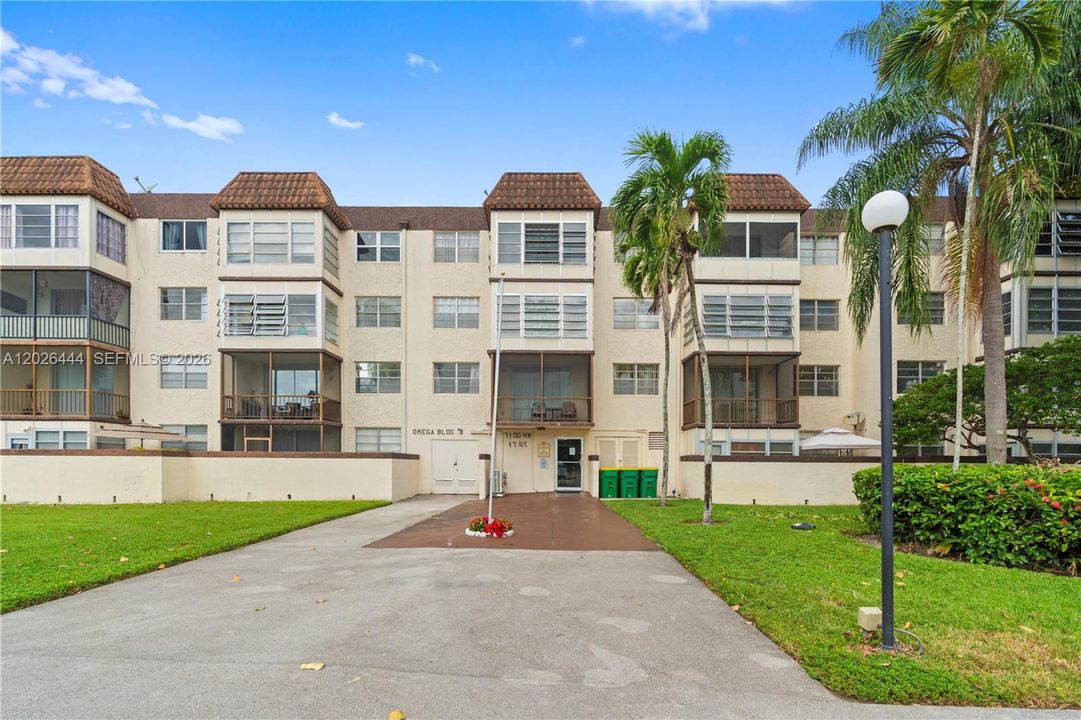 For Sale: $199,999 (2 beds, 2 baths, 1080 Square Feet)