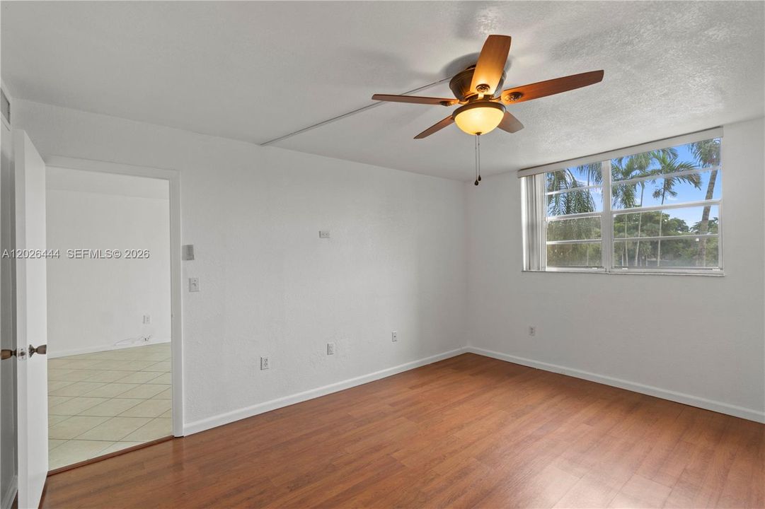 For Sale: $199,999 (2 beds, 2 baths, 1080 Square Feet)