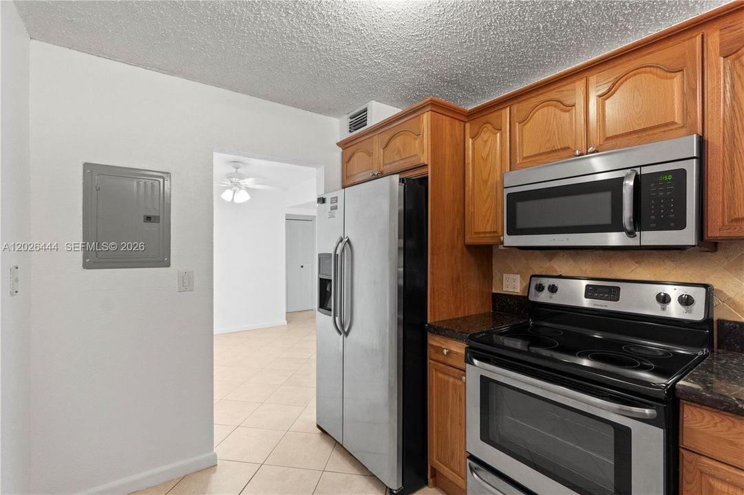 For Sale: $199,999 (2 beds, 2 baths, 1080 Square Feet)