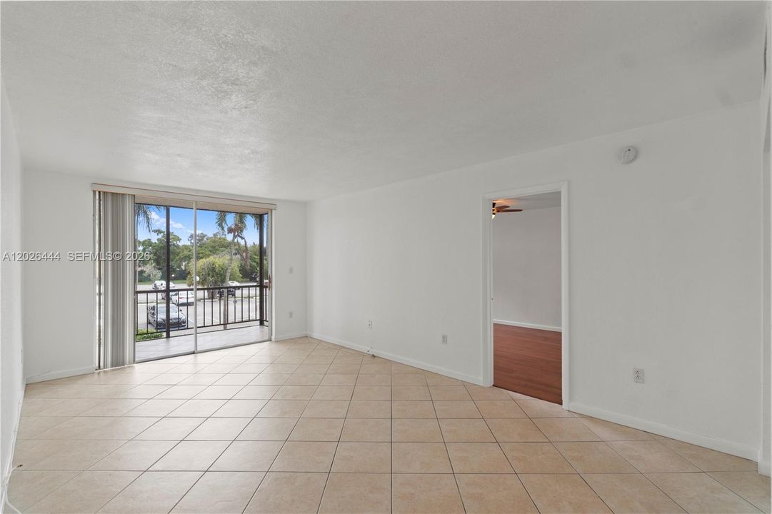 For Sale: $199,999 (2 beds, 2 baths, 1080 Square Feet)