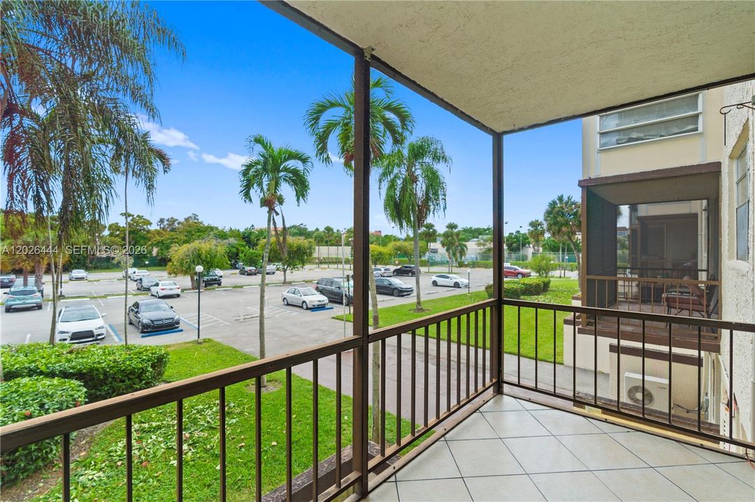 For Sale: $199,999 (2 beds, 2 baths, 1080 Square Feet)