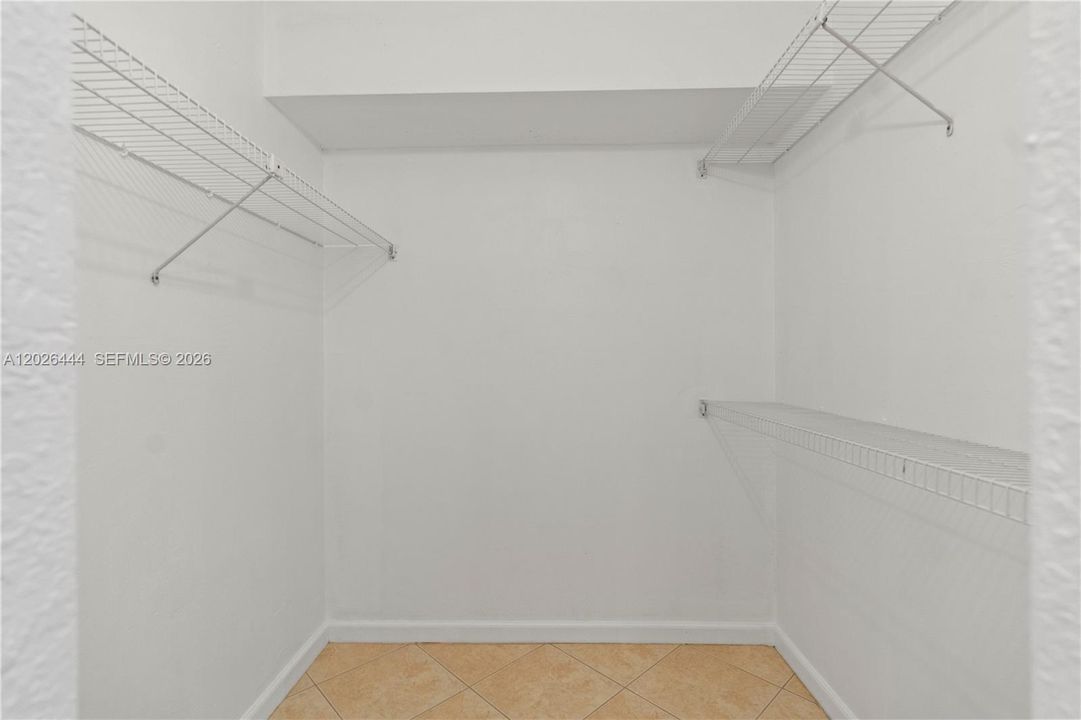 For Sale: $199,999 (2 beds, 2 baths, 1080 Square Feet)