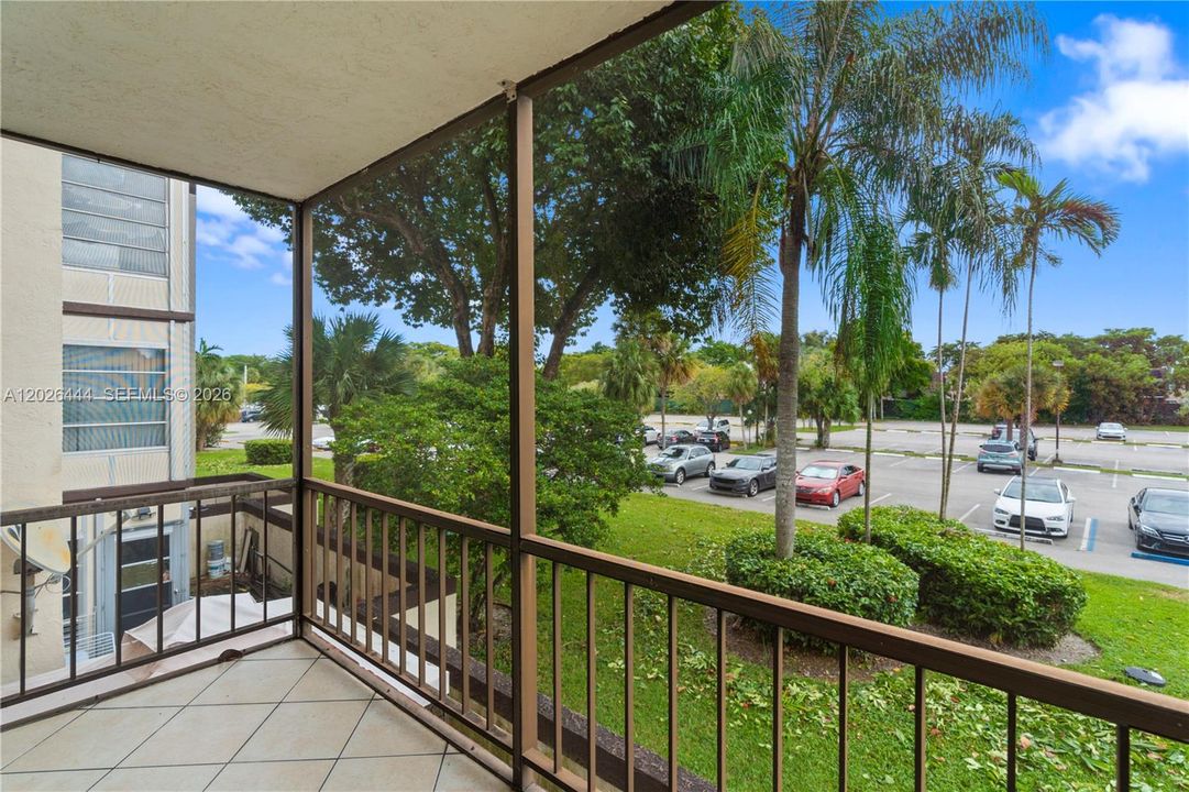 For Sale: $199,999 (2 beds, 2 baths, 1080 Square Feet)