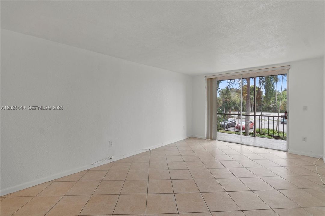For Sale: $199,999 (2 beds, 2 baths, 1080 Square Feet)