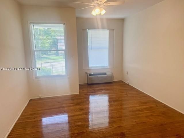 В аренду: $1,950 (2 спален, 1 ванн, 667 Квадратных фут)