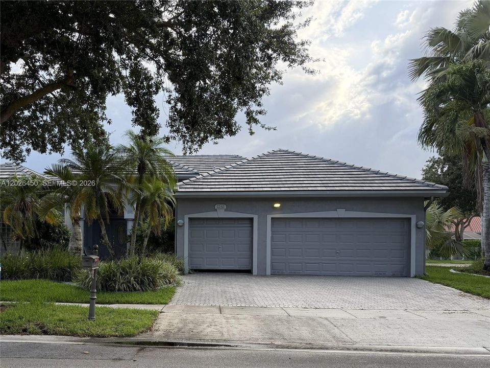 For Sale: $750,000 (4 beds, 3 baths, 2444 Square Feet)
