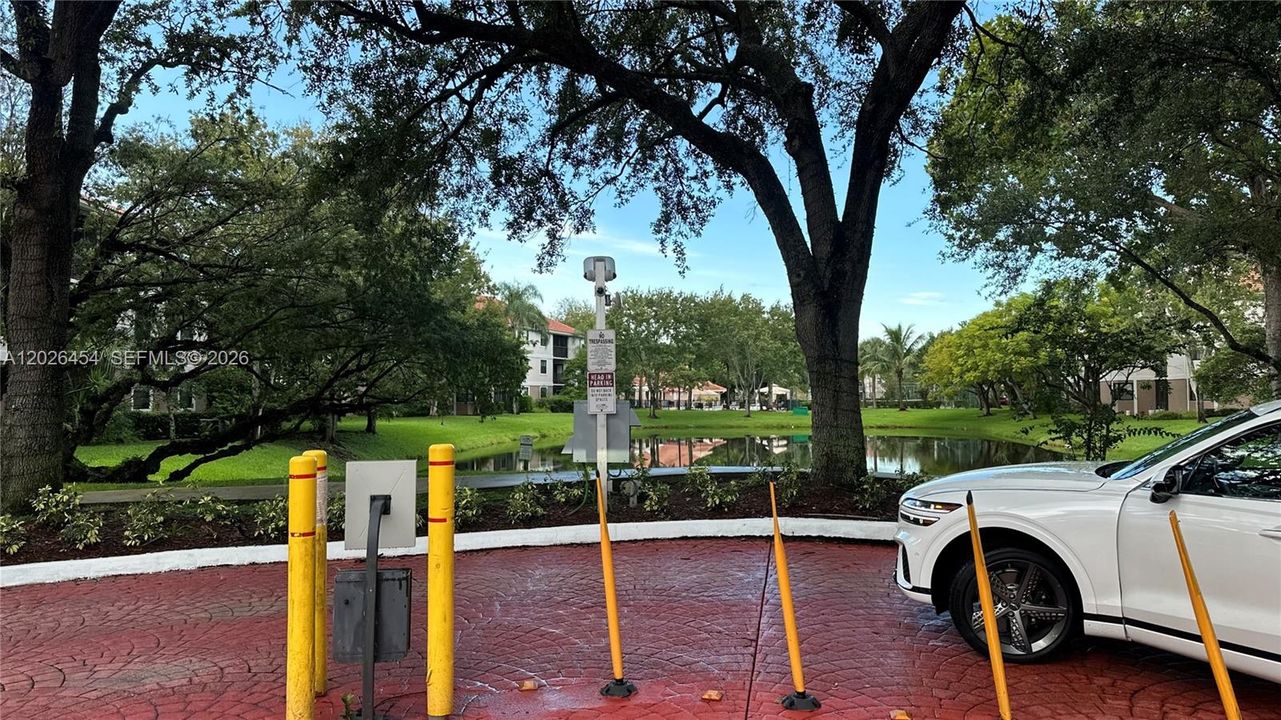 For Rent: $1,900 (1 beds, 1 baths, 777 Square Feet)