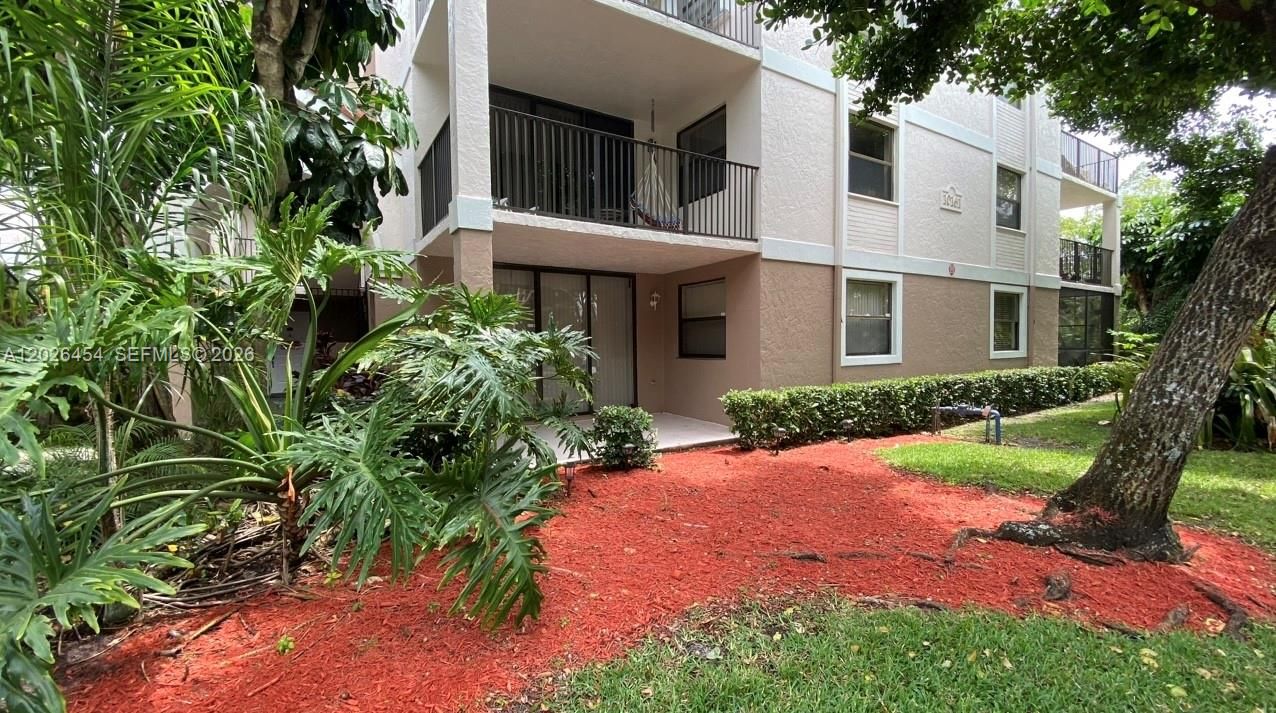 For Rent: $1,900 (1 beds, 1 baths, 777 Square Feet)