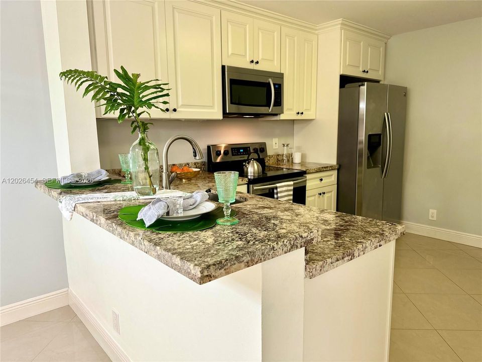 For Rent: $1,900 (1 beds, 1 baths, 777 Square Feet)