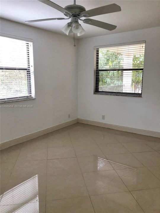 For Rent: $1,900 (1 beds, 1 baths, 777 Square Feet)