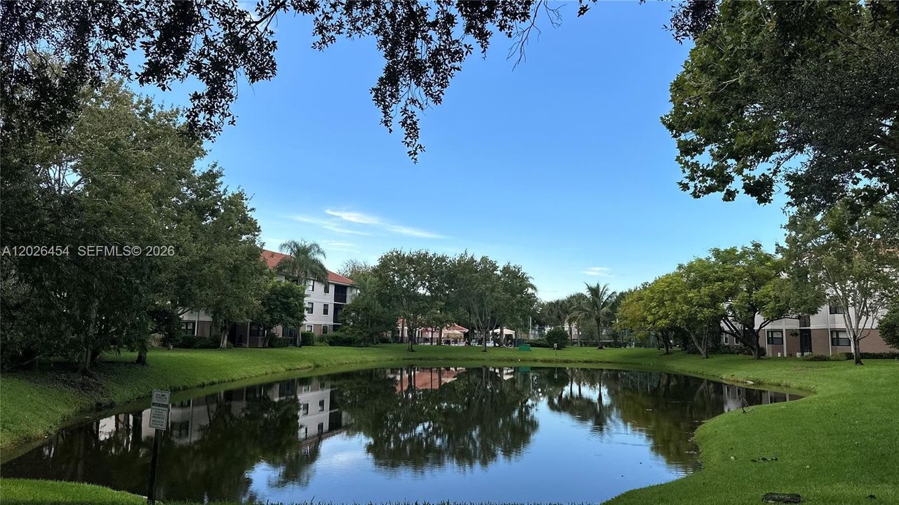 For Rent: $1,900 (1 beds, 1 baths, 777 Square Feet)