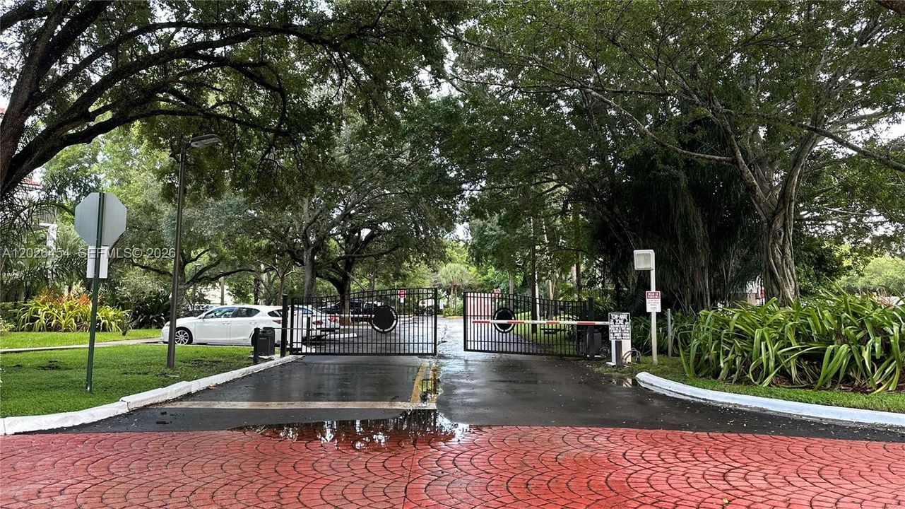 For Rent: $1,900 (1 beds, 1 baths, 777 Square Feet)